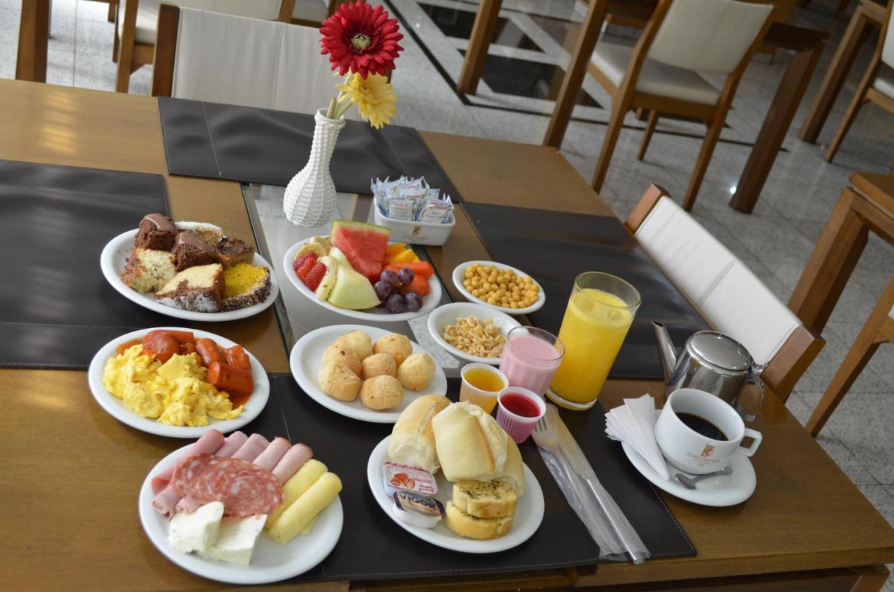 Constantino Hotel E Eventos Жуиз де Фора Екстериор снимка A typical continental breakfast
