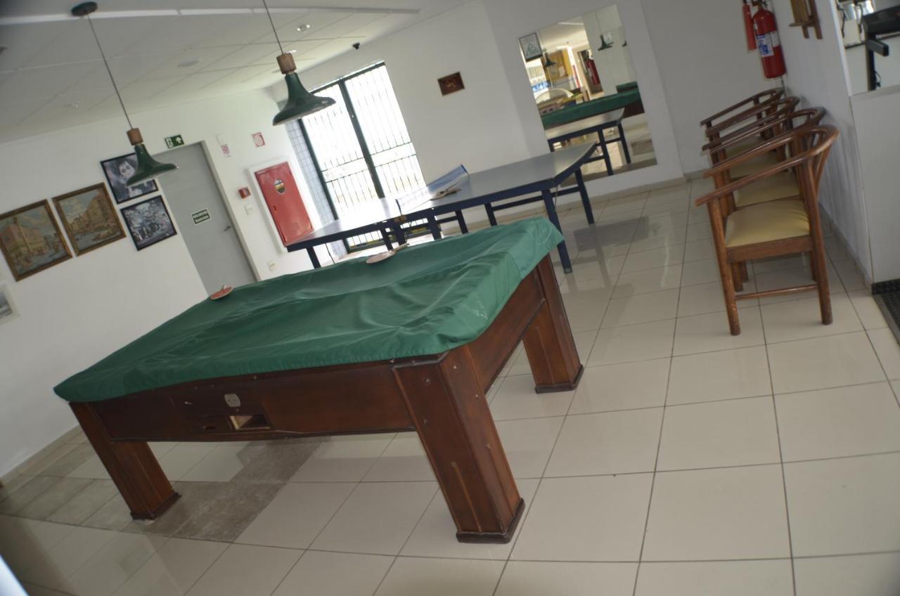 Constantino Hotel E Eventos Жуиз де Фора Екстериор снимка A pool table at the station