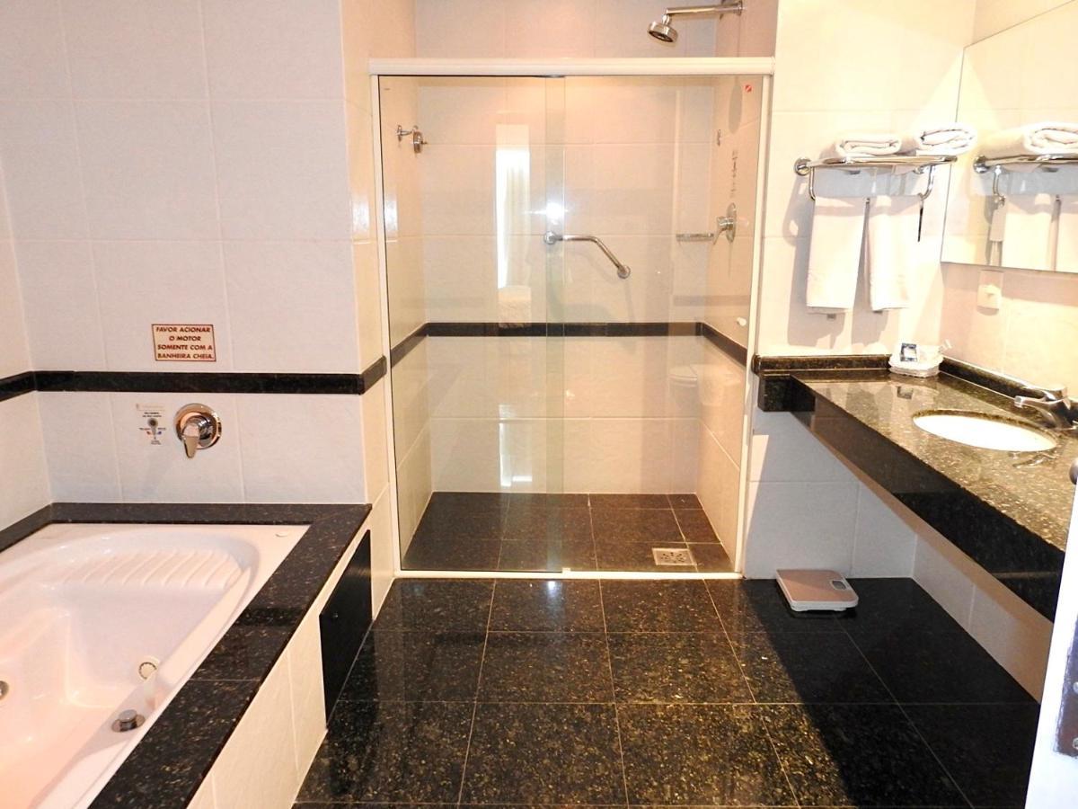 Constantino Hotel E Eventos Жуиз де Фора Екстериор снимка A shower cubicle