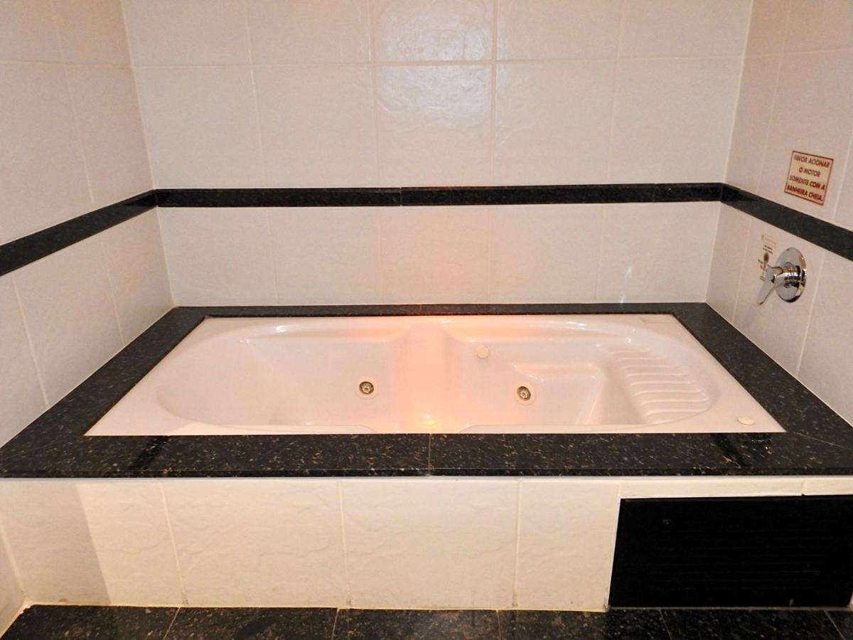 Constantino Hotel E Eventos Жуиз де Фора Екстериор снимка A modern Japanese bathtub