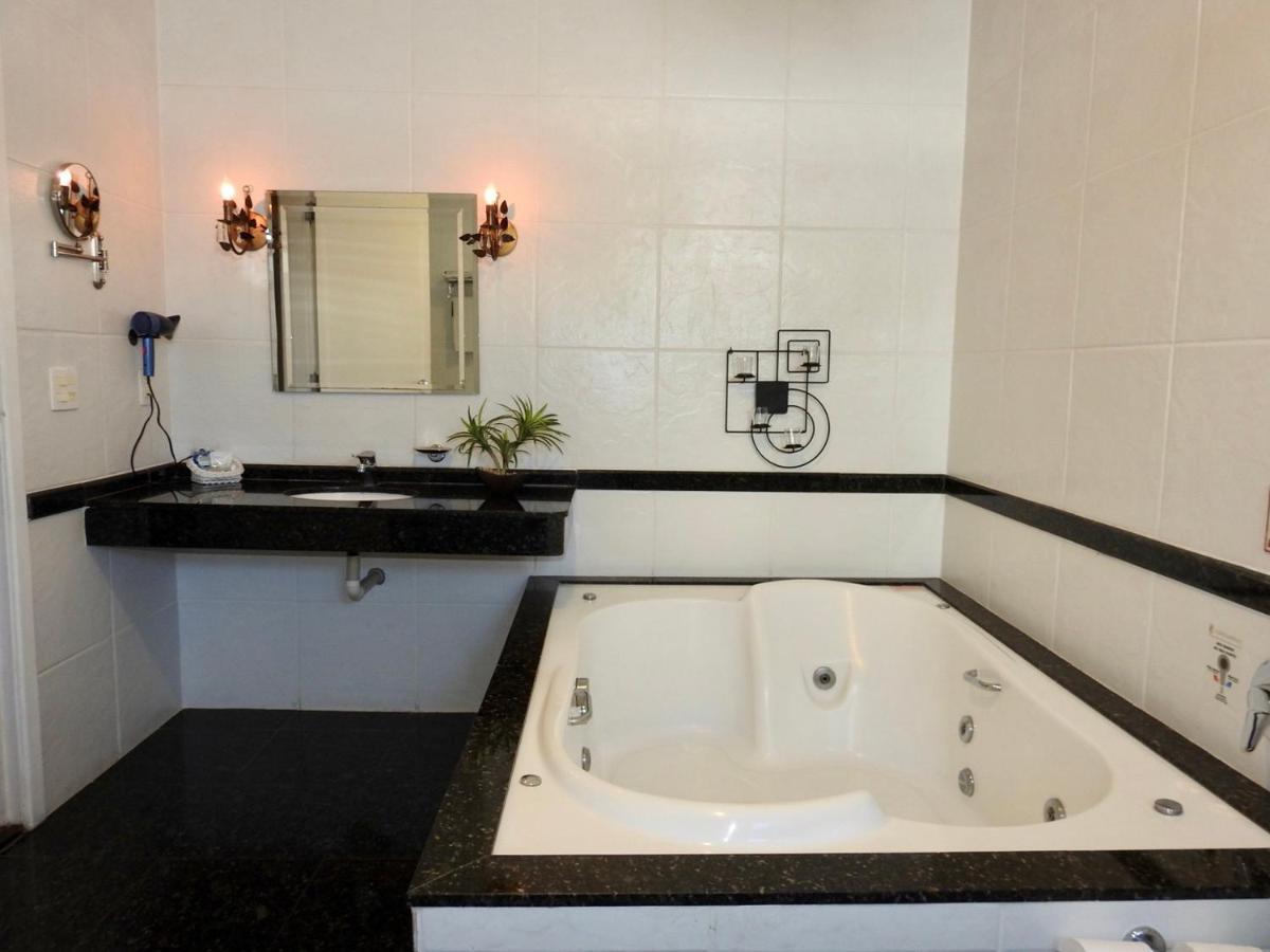 Constantino Hotel E Eventos Жуиз де Фора Екстериор снимка A whirlpool bathtub