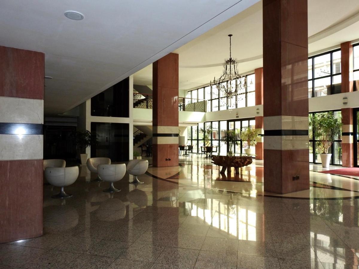 Constantino Hotel E Eventos Жуиз де Фора Екстериор снимка Lobby of the hotel