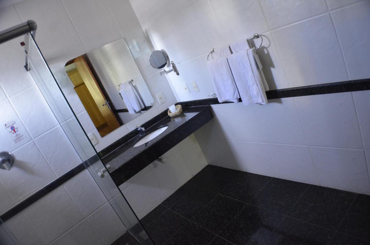 Constantino Hotel E Eventos Жуиз де Фора Екстериор снимка Bathroom